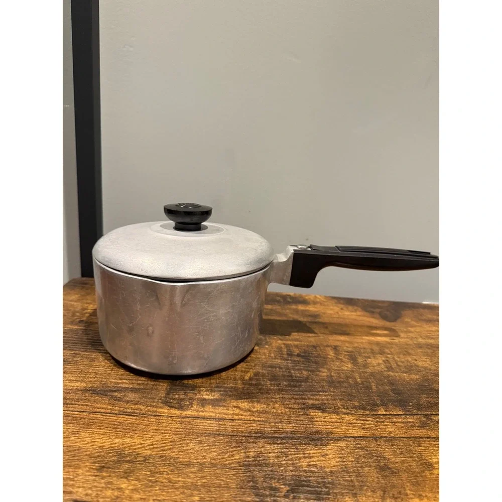 Magnalite Classic 2 Qt Cast Aluminum Saucepan with Lid Si12 k Silver Pot China